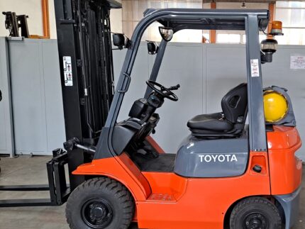 Empilhador TOYOTA a Gás.