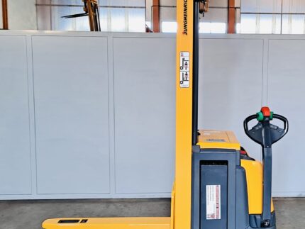 Stacker elétrico Jungheinrich recondicionado