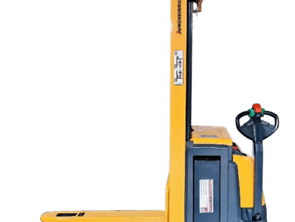 Stacker elétrico Jungheinrich recondicionado.