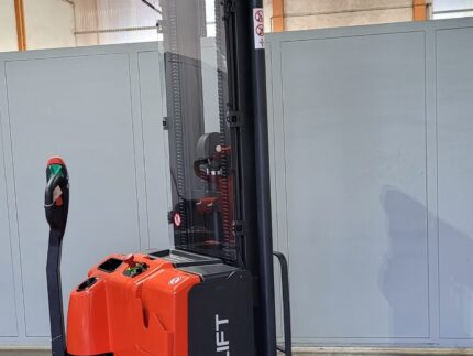 Stacker NOBLELIFT elétrico - NOVO - Empilhadores Multimarca