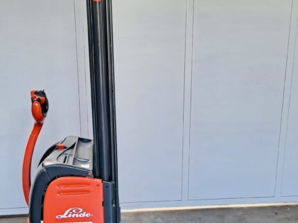 Stacker LINDE elétrico L12 - Empilhadores Multimarca